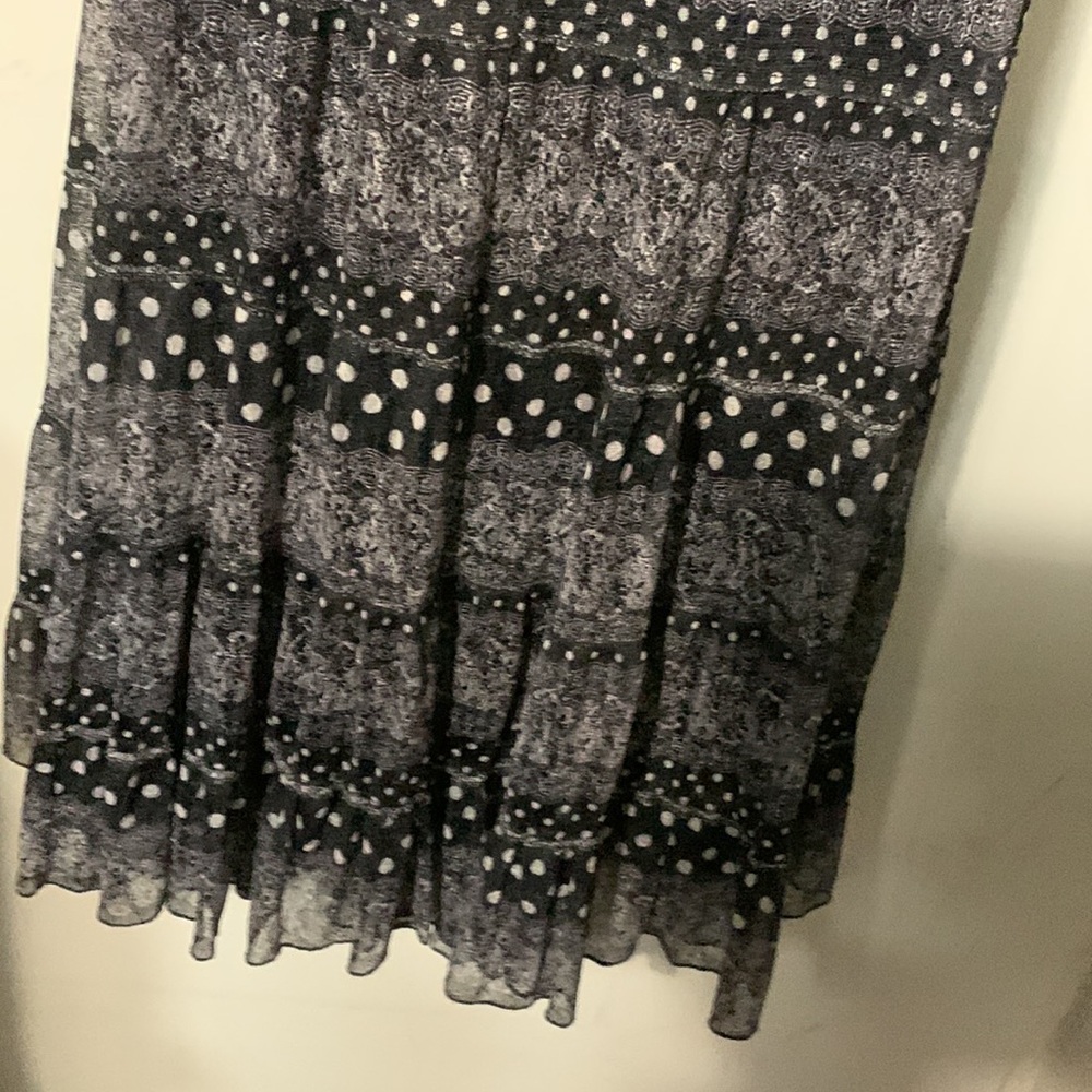 Noni B elastic waisted , flowing skirt with  lace overlay in tiered pattern - Picture 3 of 5